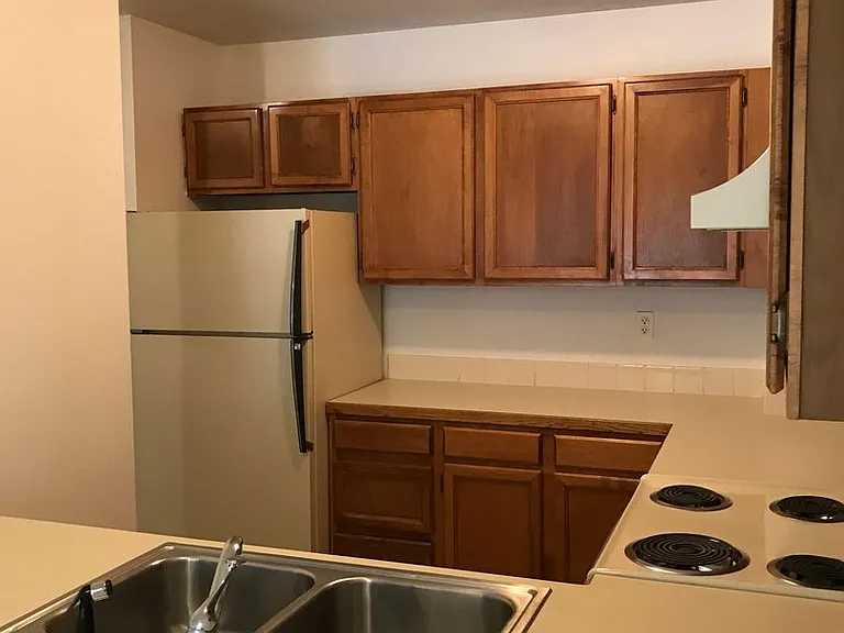 1513 Seneca Cir — Photo 4