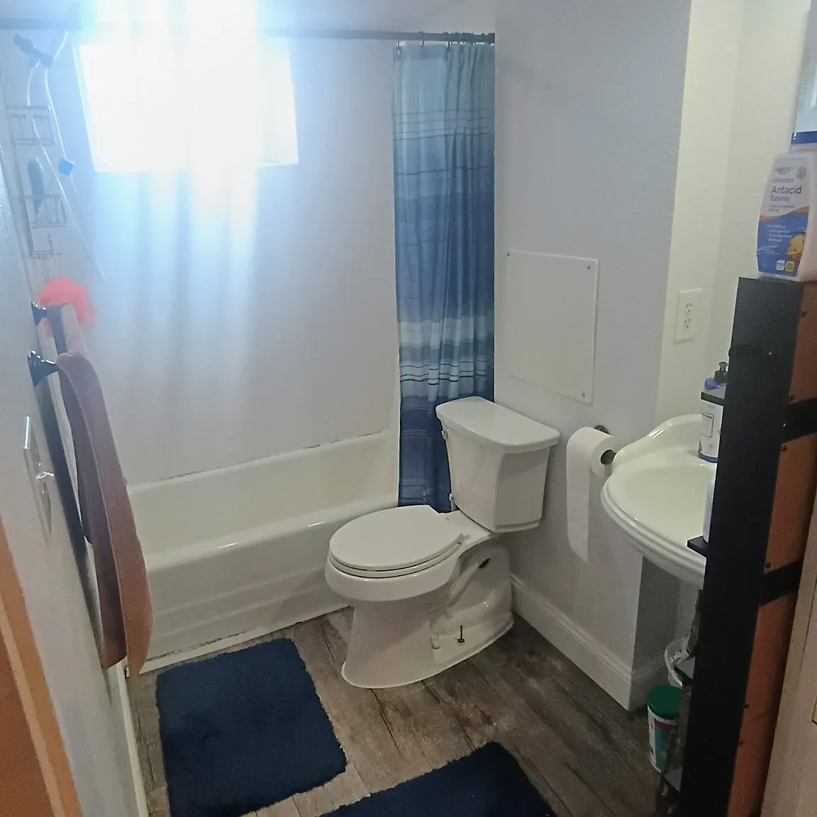 4 bed, 2204 sqft, $2,100 — Photo 2