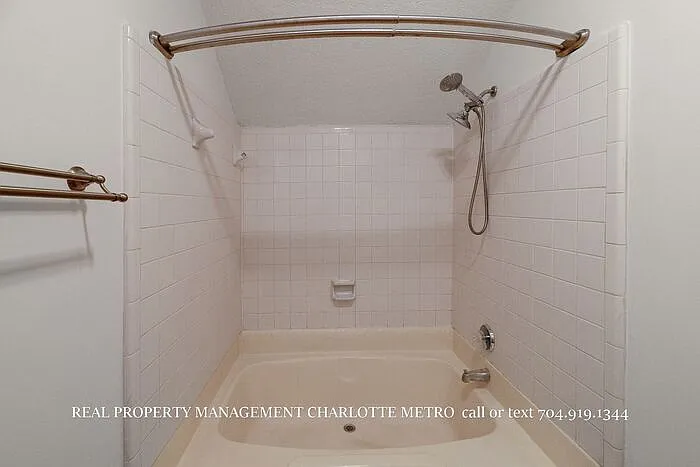 9451 Kings Falls Dr — Photo 35