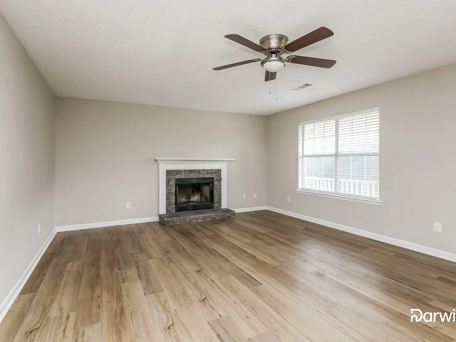 3 bed, 2.0 bath, 1678 sqft, $1,950 — Photo 2