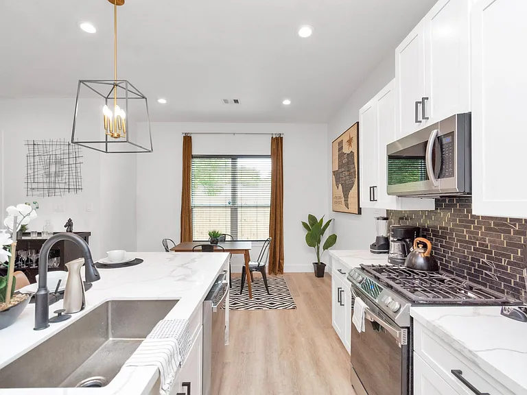 5308 Denmark St — Photo 13