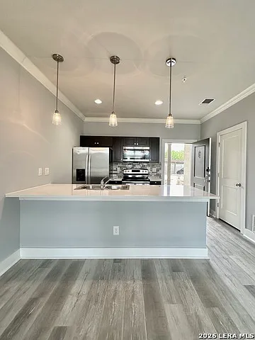 3 bed, 1.0 bath, 1352 sqft, $1,950 — Photo 2