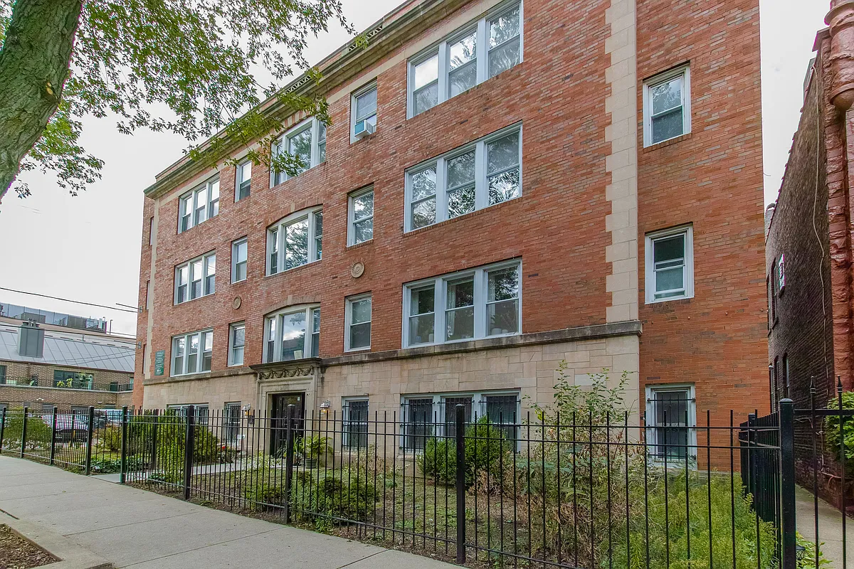 Building Photo - 738 w Briar