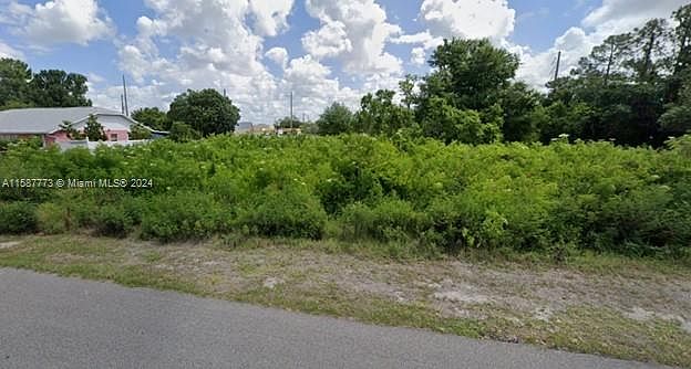 2nd image of 4602 Navarre Ave