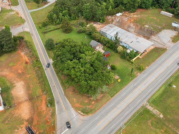 3rd image of 1301 Old Airport Rd