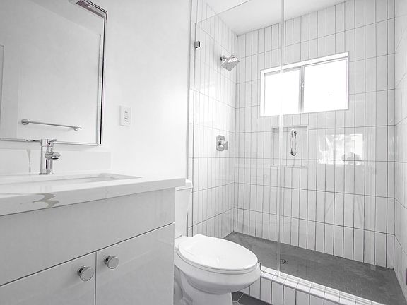 4th image of 937 N Orange Grove Ave #635b58da8