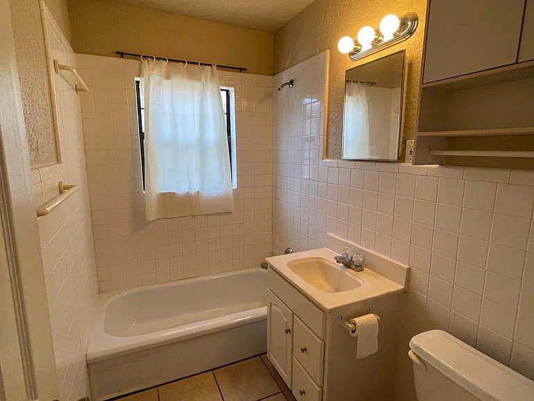 1106 NW Columbia Ave #9 — Photo 8
