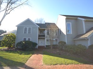 425 Hampton Rd APT 5, Southampton, NY 11968