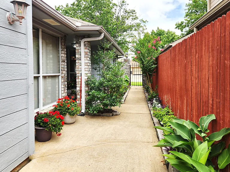 1320 Sheila Dr — Photo 57