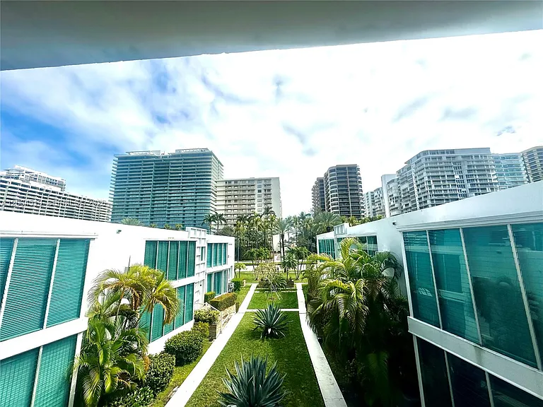 10178 Collins Ave #205 — Photo 2