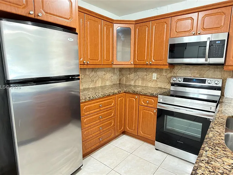 403 SW 148th Ave #3B — Photo 3