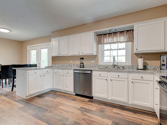 5th image of 517 Garden Springs Dr