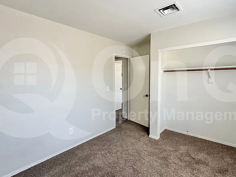 907 N Falcon Dr — Photo 13