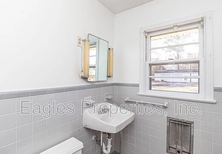 1614 US Highway 70 W — Photo 23