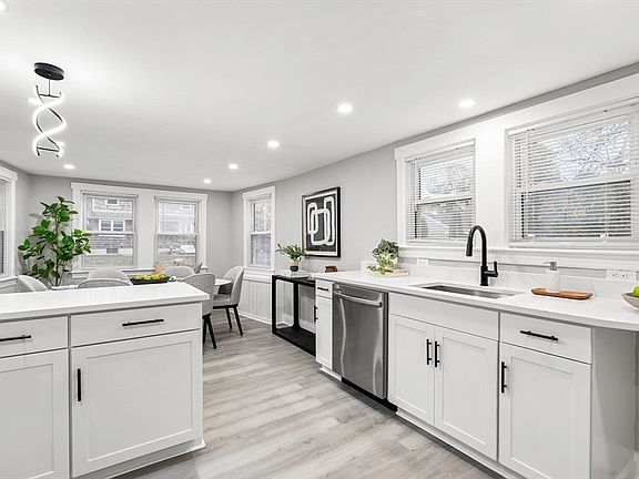 3rd image of 10 Duck Ln