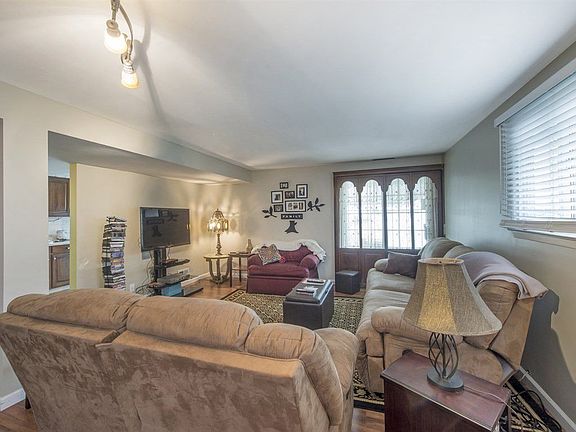 5th image of 16035 85th St