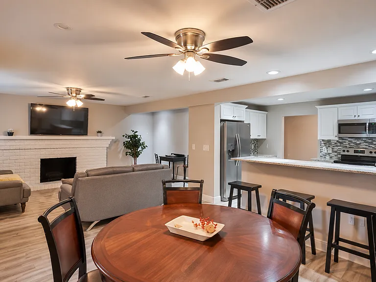 4433 W Oklahoma Ave — Photo 2