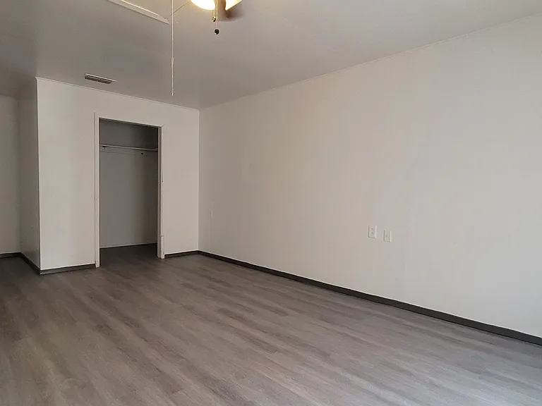 5512 Avenue G — Photo 6