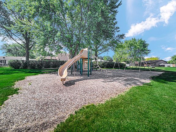 3rd image of 848-850 Heritage Dr