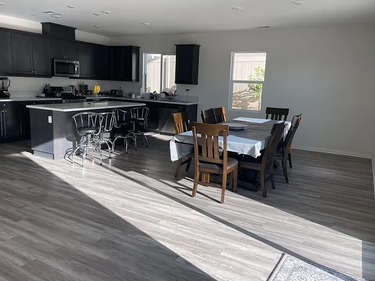 Kitchen/Dining area