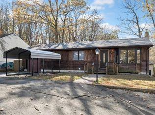 4 Smith Trl, Hopatcong, NJ 07843