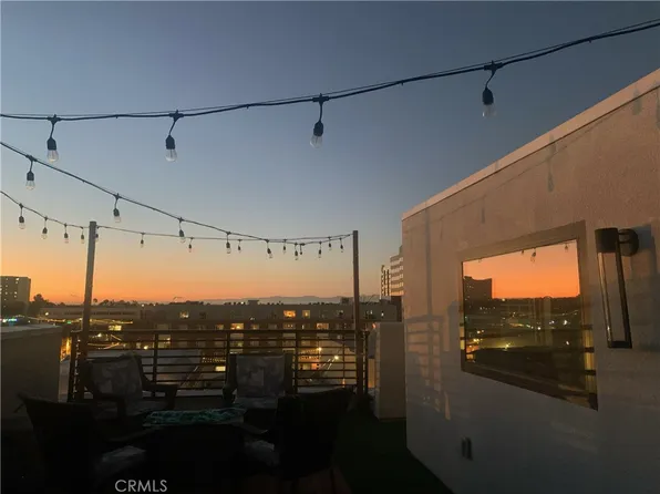 287 W 8th St, San Pedro, CA 90731