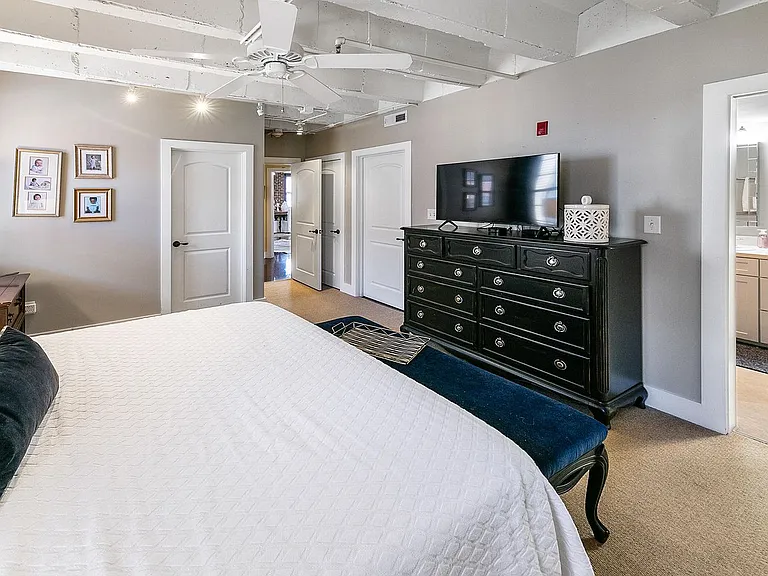 535 Locust St #303 — Photo 15