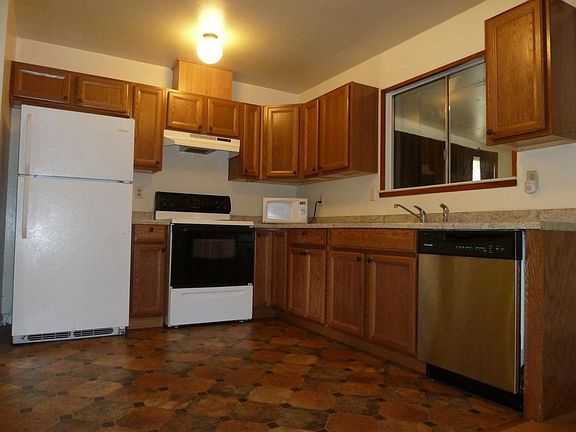 4th image of 304 Klamath Ct