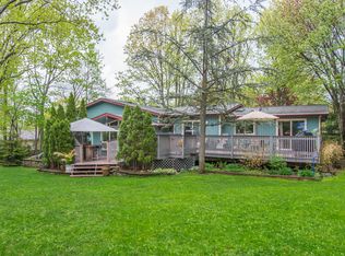 8 Raven Ct, West Milford, NJ 07480