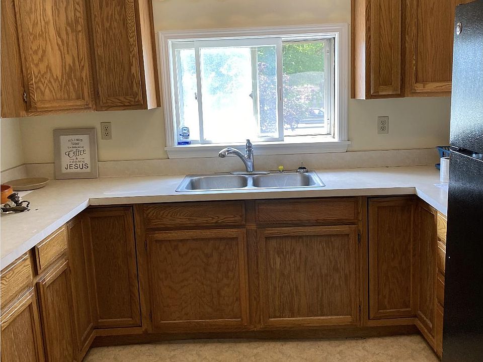 2nd image of 127 E Maple St #2