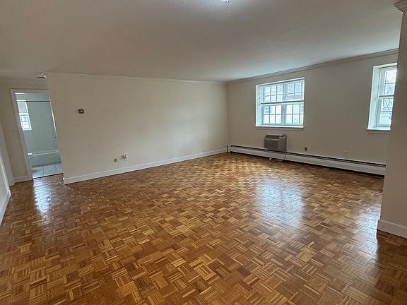 5th image of 42 Worthen Rd