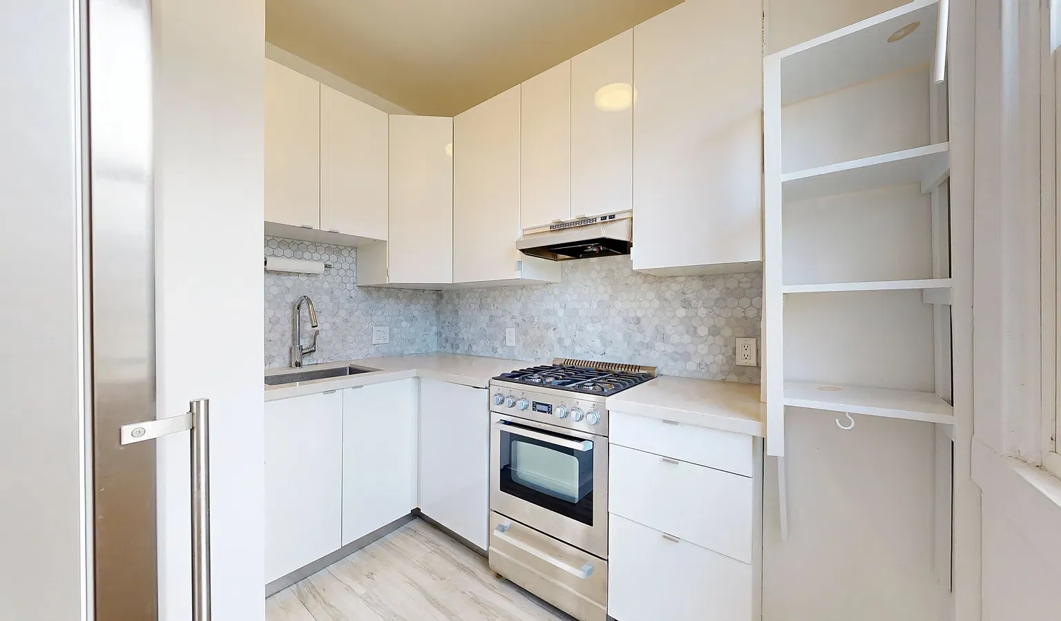 Cozy Studio in the Heart of Nob Hill Pet Friendly! — Photo 3
