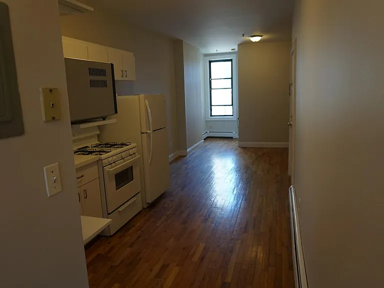 819 Park Ave #10 — Photo 2