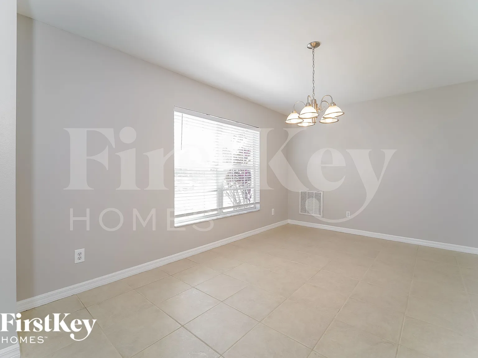 4 bed, 2.5 bath, 2196 sqft, $2,315 — Photo 4