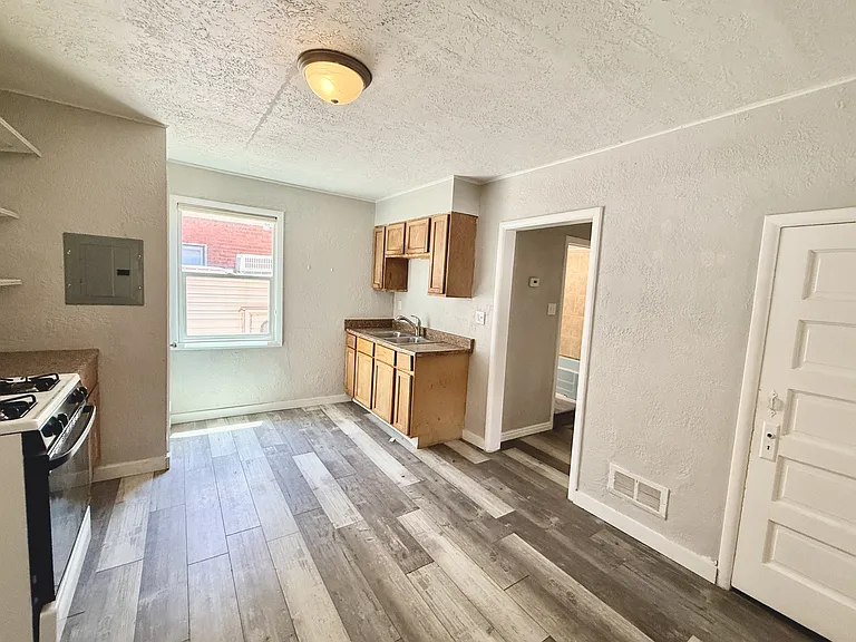 2024 Monroe Blvd — Photo 8