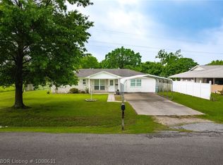 616 Sequoyah Dr, Sallisaw, OK 74955