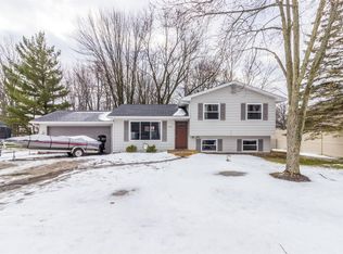 5449 Cottonwood Dr, Swartz Creek, MI 48473