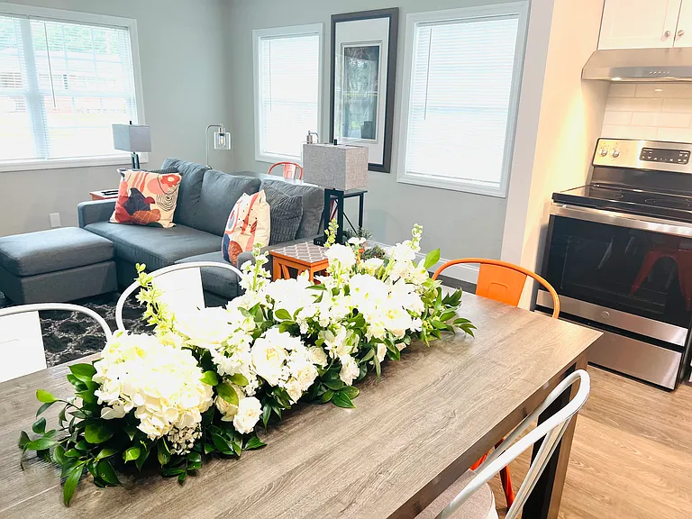 16 N Elm Ave — Photo 3