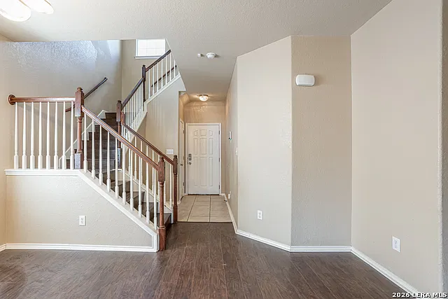 4 bed, 2.5 bath, 2153 sqft, $2,000 — Photo 4