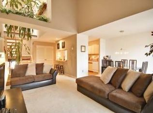 913 Maison Ladue Dr, Creve Coeur, MO 63141