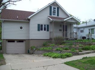 803 W Park St, Morrison, IL 61270