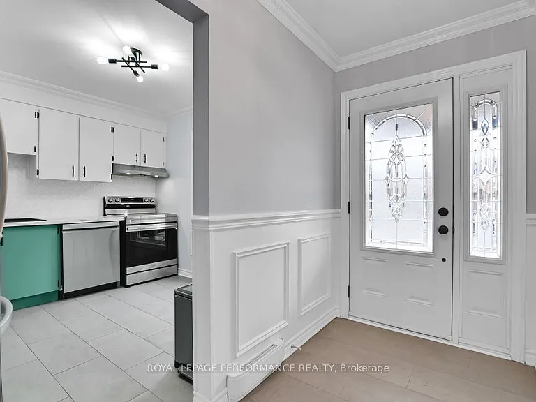 1286 Cedarcroft Cres — Photo 4