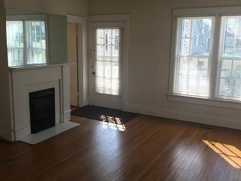 452 E Madison St — Photo 6