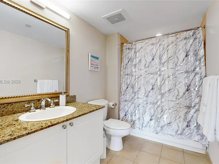 19501 W Country Club Dr #Penthouse 10 — Photo 11