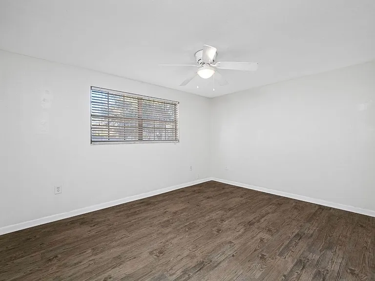 3211 W De Leon St — Photo 47