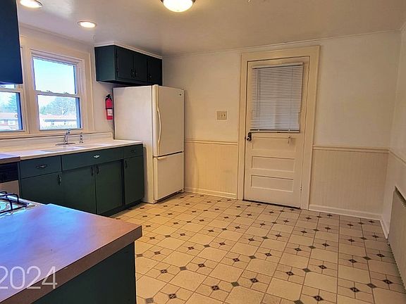 4th image of 10 Maple Ave Floor 1