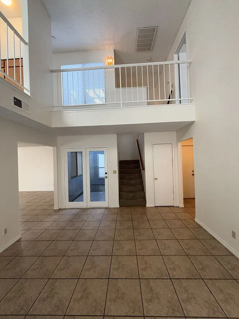 3 bed, 2.5 bath, 1747 sqft, $1,835 — Photo 4