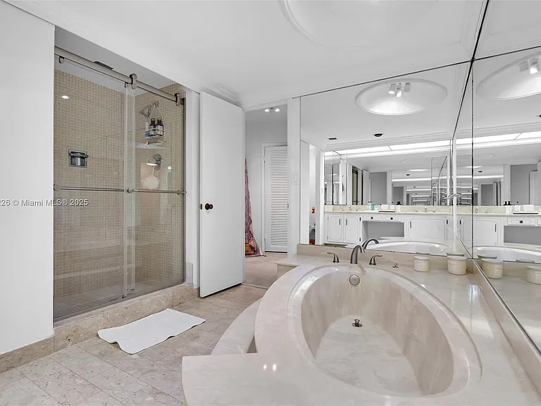 1121 Crandon Blvd #E302 — Photo 25