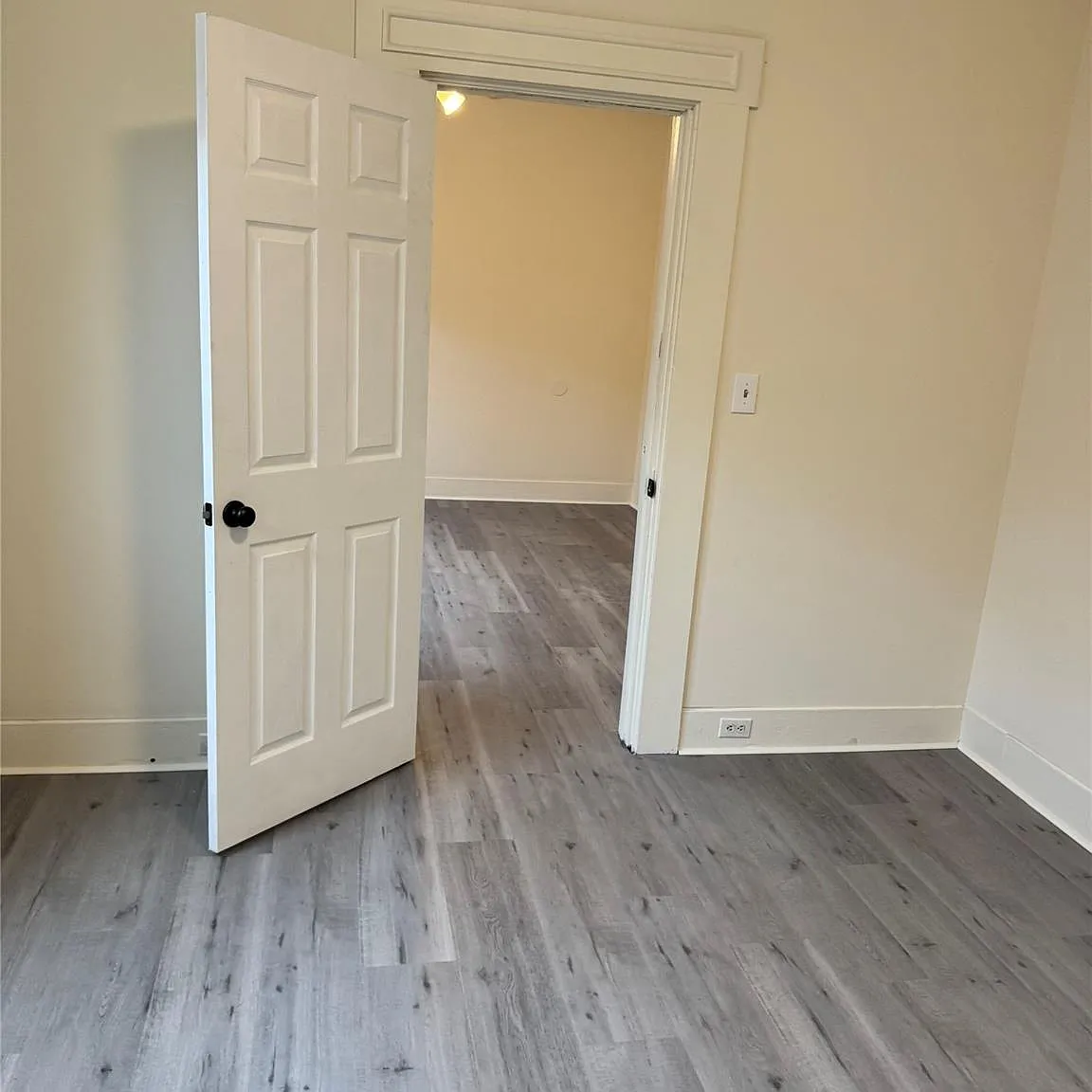 1 bed, 1.5 bath, 750 sqft, $1,900 — Photo 2