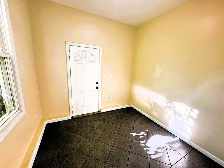 158 Catherine St #2 — Photo 7